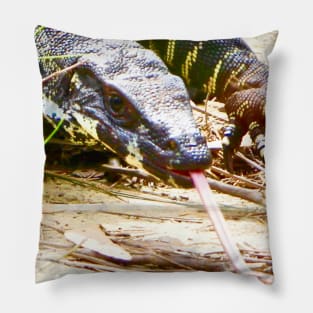 Goanna up Close! Pillow