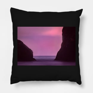 Sunset between two rocks Pillow