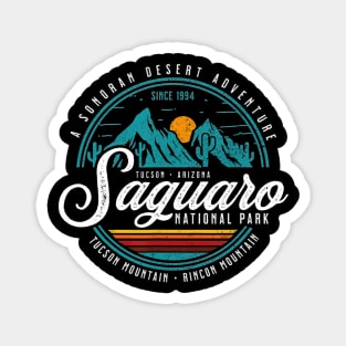 Vintage retro saguaro national park arizona Magnet