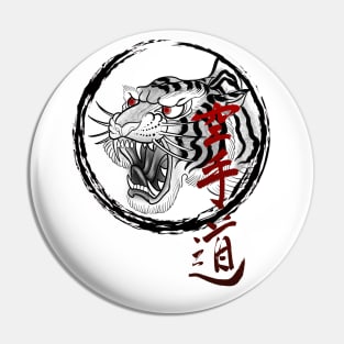 Karate tiger Pin