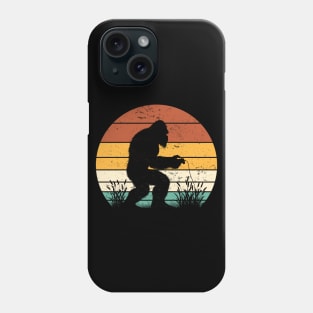 Bigfoot Sasquatch Playing Video Games Vintage Distressed Gamer Phone Case