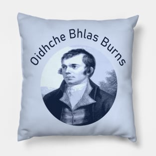 Robbie Burns - Oidhche Bhlas Burns Gaelic Text In Blue Pillow