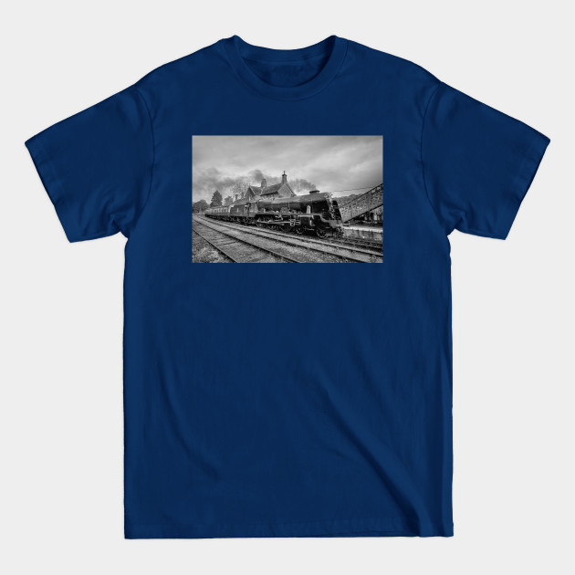 Discover 46100 Royal Scot - Black and White - 46100 Royal Scot Steam Train - T-Shirt