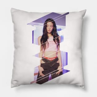 lee chaeyoung fromis_9 Pillow