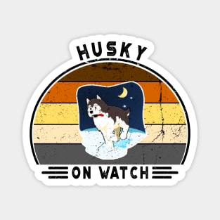 Husky On Watch. Perfect Funny Husky and Dogs Lovers Gift Idea, Distressed Retro Vintage Magnet