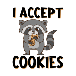 Raccoon with biscuits and saying. I accept cookies. T-Shirt