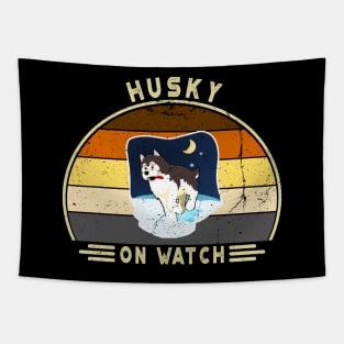 Husky On Watch. Perfect Funny Husky and Dogs Lovers Gift Idea, Distressed Retro Vintage Tapestry