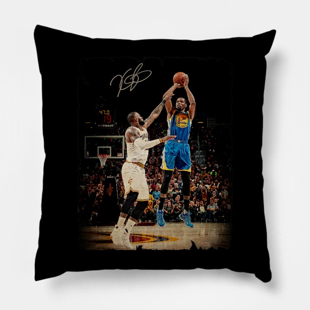 Kevin Durant vs Lebron James Vintage Pillow by CAH BLUSUKAN