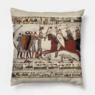 THE BAYEUX TAPESTRY ,BATTLE OF HASTINGS ,NORMAN KNIGHTS COMBATTING HORSEBACK Pillow