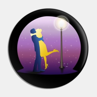 Mia & Sebastian Kiss Pin