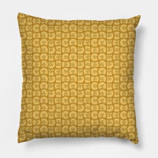 Retro Inspired D20 Circles Seamless Pattern - Yellow Pillow