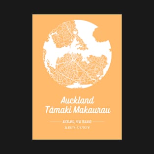 City map in golden yellow: Auckland Tamaki Makaurau, New Zealand with retro vintage flair T-Shirt