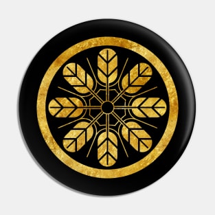 Inoue samurai clan kamon in faux gold Pin