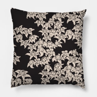 Monochrome hand drawn crown flowers pattern in black and white Pillow