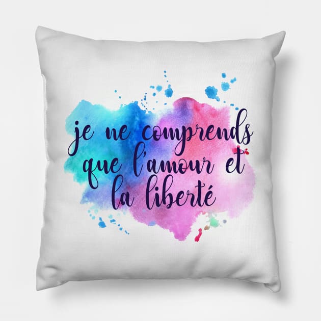 Je ne comprends que l'amour et la liberté Pillow by byebyesally