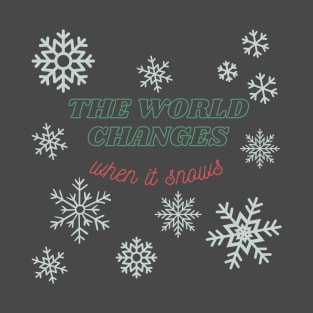 The world changes when it snows, snowflakes design T-Shirt