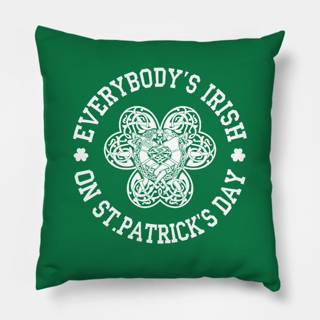 EVERYBODY'S IRISH! Pillow by RAIDHO