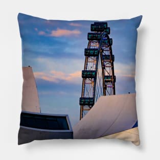 Singapore ferris wheel Pillow