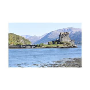 Eilean Donan Castle , the Highlands , Scotland T-Shirt