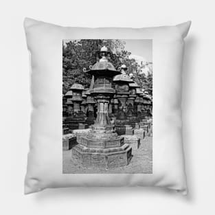 Ueno Park Stone Lantern Army Pillow