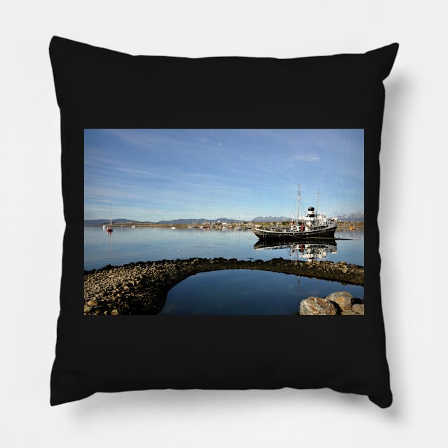 Argentine - Ushuaïa Pillow by franck380