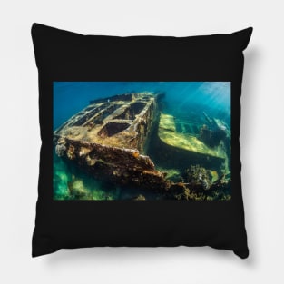 Ship Wreck with sun beams koh tao Pillow