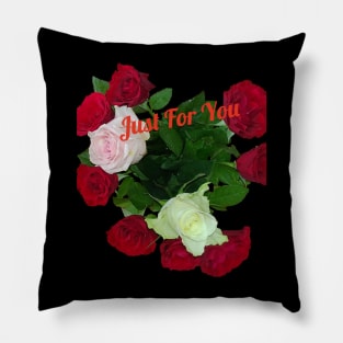 Roses in red Pillow