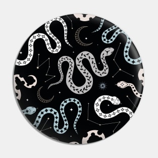 Wriggling snakes pattern Pin