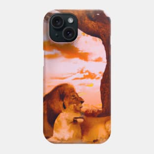 Pareja de leones tumbados bajo un árbol. Phone Case