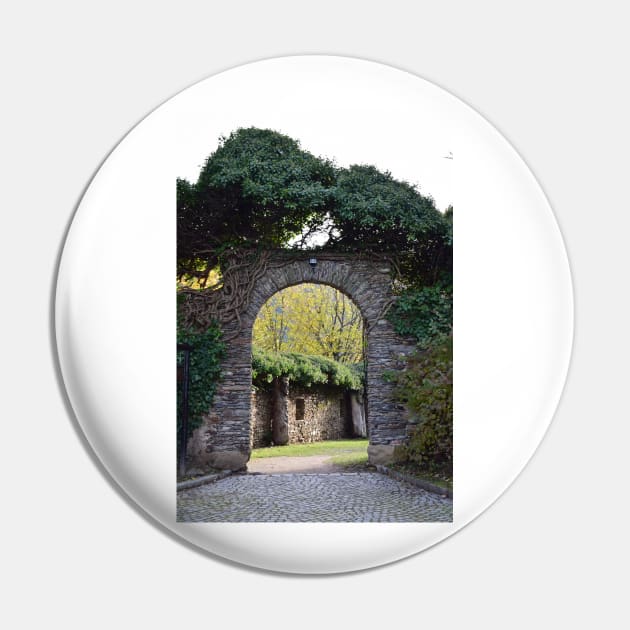 Castle gate in autumn Pin by Roland69