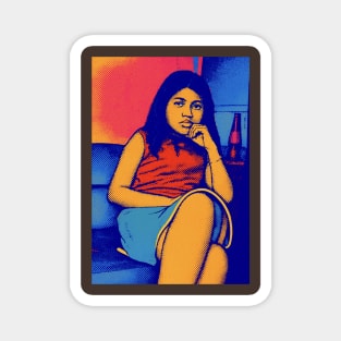real queen sittings back Magnet