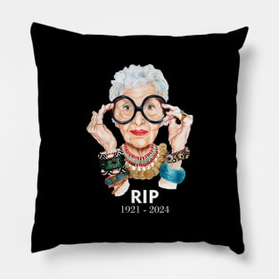 iris apfel rip Pillow