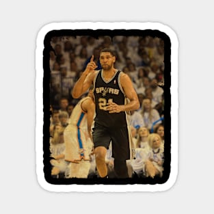 Tim Duncan - Vintage Design Of Basketball Magnet