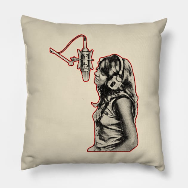 Retro Linda Ronstadt Pillow by MuraiKacerStore