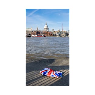 London Union Jack plastic bag T-Shirt