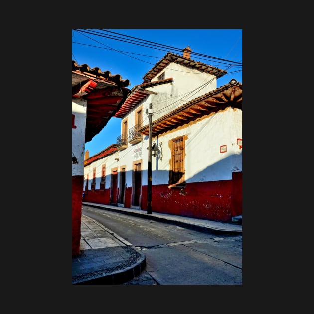 Ruelle dans la ville colonial de Patzcuaro by franck380