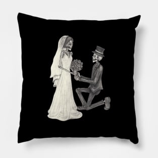 Skeletons lovers couple wedding. Pillow