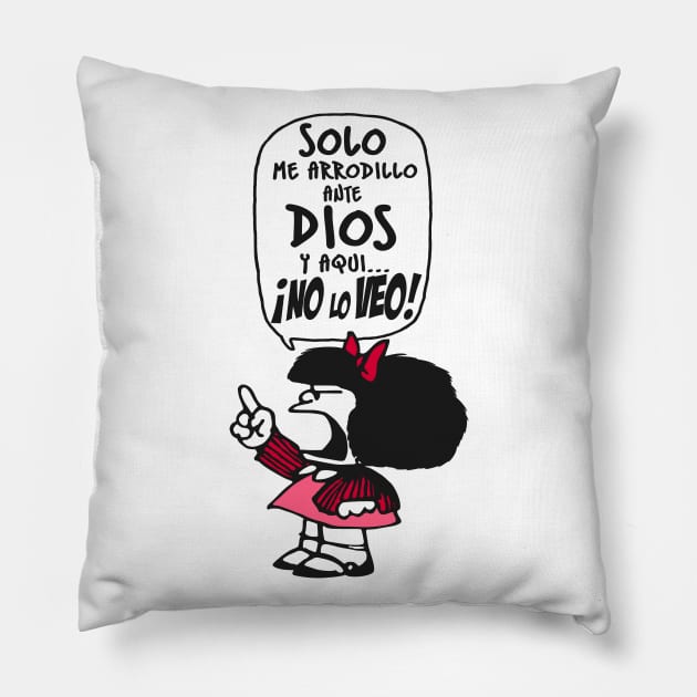 Aqui no lo veo! Pillow by ChicaRika