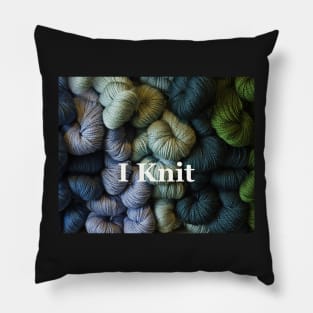 "I Knit" text on Yarn background. Pillow