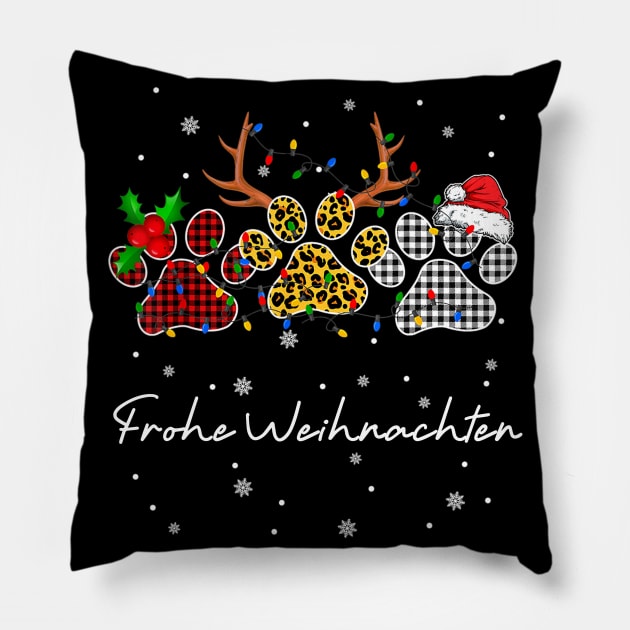 FROHE WEIHNACHTEN HUNDE Pillow by VinitaHilliard