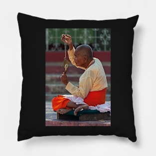 Nun2, Shwemawdaw Paya, Bago Pillow