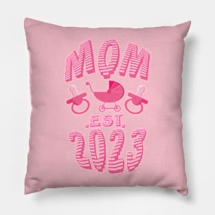 Mom est 2023 Pillow