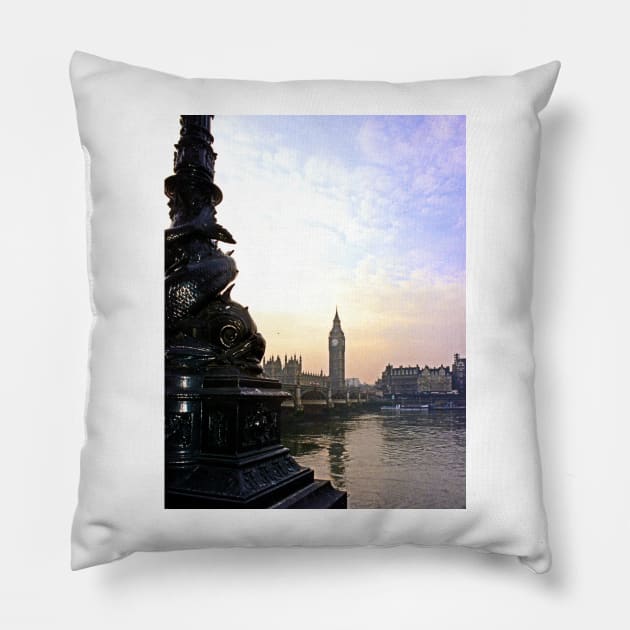 The Thames at Westminster Pillow by BrianPShaw