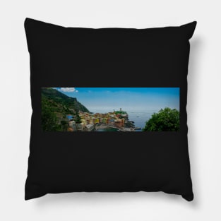 View on the cliff town of Vernazza, one of the colorful Cinque Terre on the Italian west coast Pillow