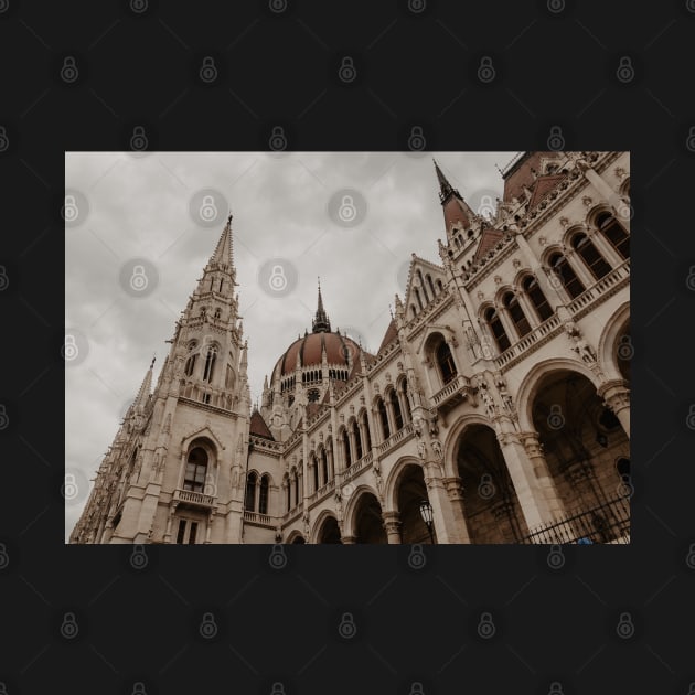 hungarian parliament building by LindsayVaughn