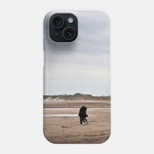 Romantic embrace on a beach - Alnmouth, Northumberland, UK Phone Case