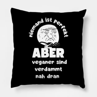 Niemand ist Perfekt Aber Veganer Sind Verdammt Nah Dran Vegan Spruch Pillow