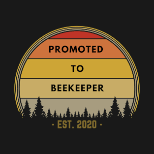 Promoted To Beekeeper EST. 2020 Retro Vintage Sunset T-Shirt