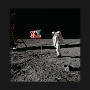 Astronaut and US Flag on Lunar Surface Apollo Moon Landing T-Shirt