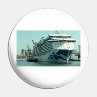 Cruise ship Pin